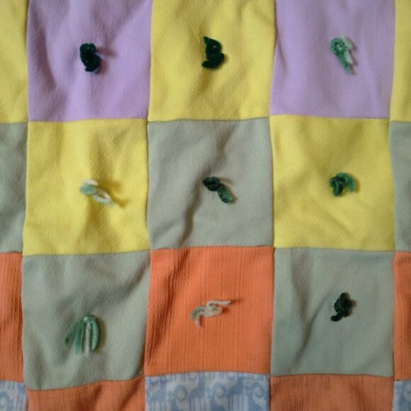 HANDMADE PATCHWORK BLOCK BABY QUILT 28X44 INCHES MULTICOLORED - Picture 4 of 5